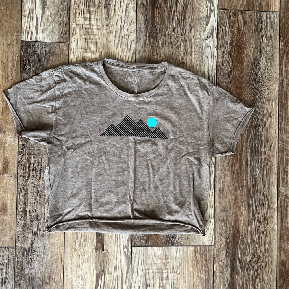 Live Fit Apparel Mountain Crop Tee